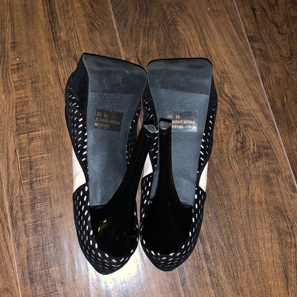 Classy black fishnet and nude heels - Picture 6 of 8